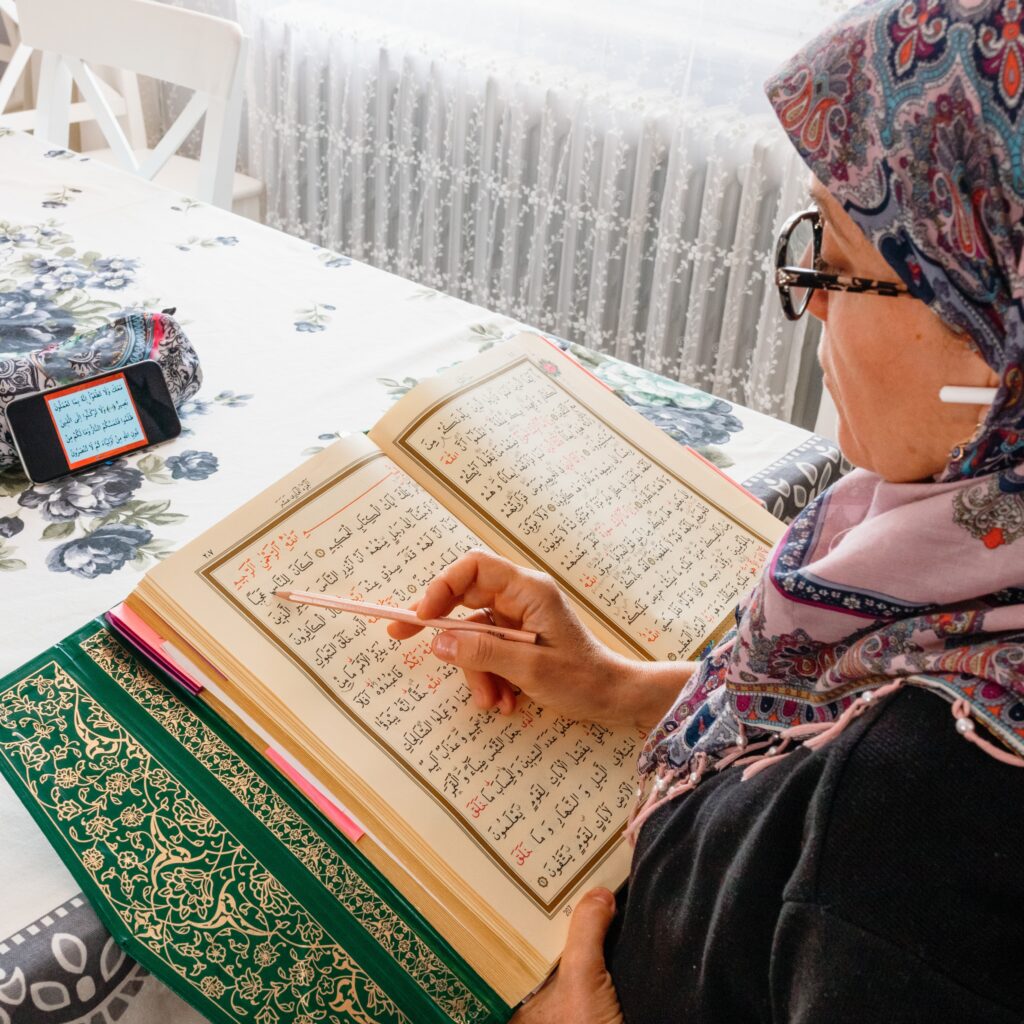 Learn Quran Online with Female Quran Teachers: A Guide for Female Students